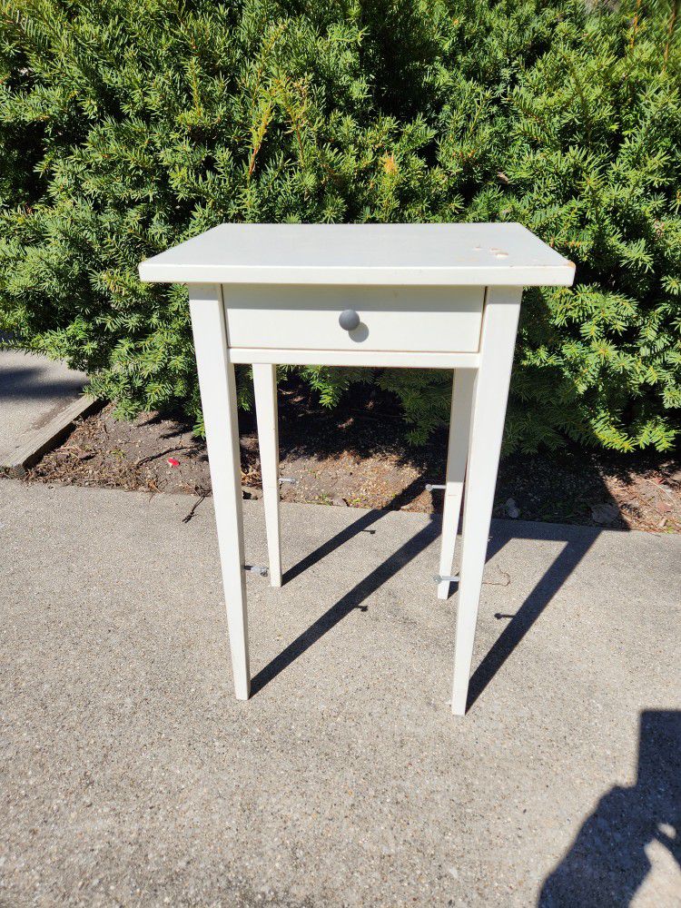 Small White Wooden Accent Table / Plant Stand 27-3/4" Tall 