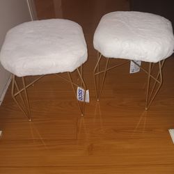White Furry Chairs With Table