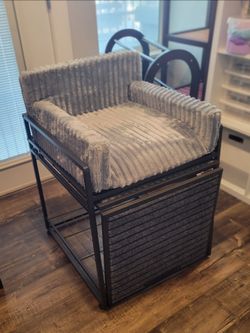 Pet perch with ramp