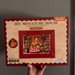 Rolife Miniature House