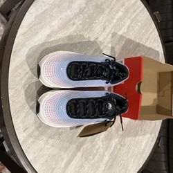  8.5 women’s brand new WOMEN'S NIKE AIR MAX DN PREMIUM CASUAL SHOES. 170$ retail