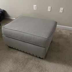 Like-New Ottoman - Stylish & Comfortable