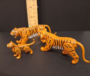 Playmobil Tiger 3 piece family
