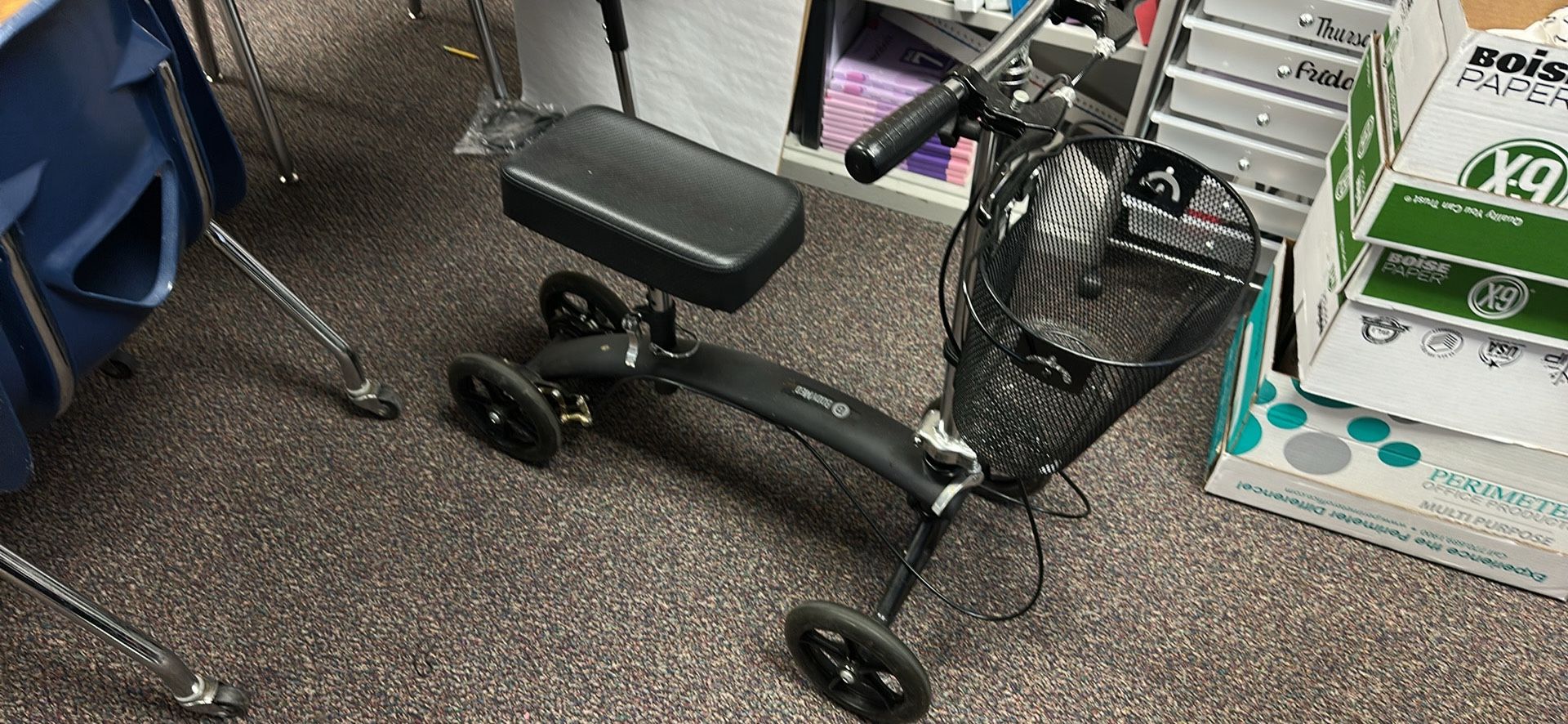 Knee scooter