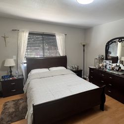 Bedroom Set - Queen Bed, 2 Nightstands, Dresser, Mirror, Chest 