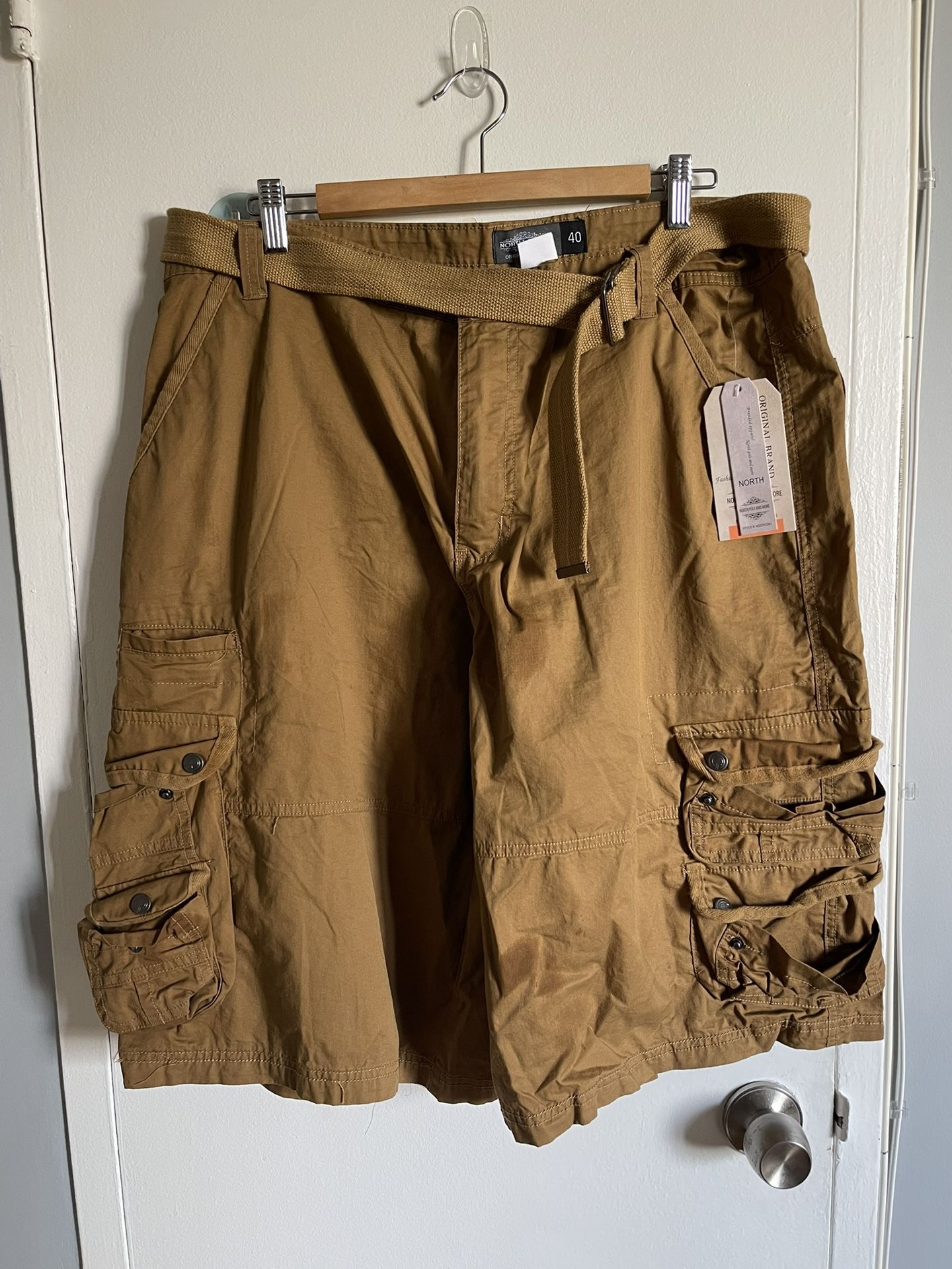 Men's Cargo Shorts with Pockets. New, Size 40. 100% Cotton 
