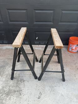 Sawhorses (metal legs)