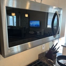 LG Microwave (like new)