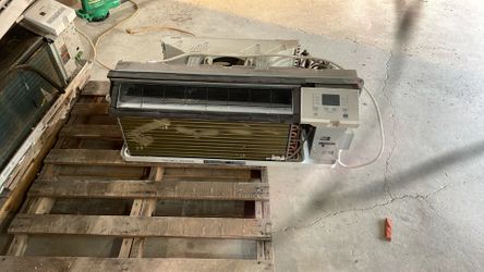 This is a Midea/Seasons Packaged Terminal Air Conditioner (PTAC), Model SP09E2-20