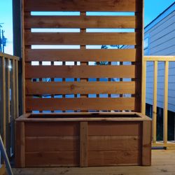 Cedar Wood Planter W/Built In Privacy Screen