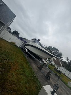 26foot crown line 2004 with only 20hrs ( not in a rush ) price negotiate when you come see the boat !