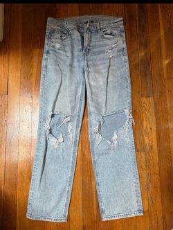 American Eagle size 6 Light Wash Distressed Jeans