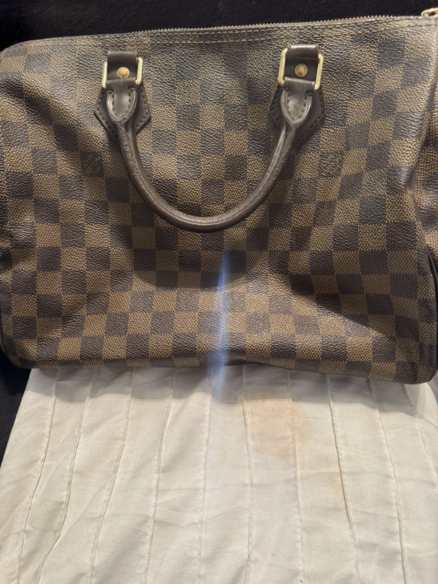 Used Vintage 2010 handbag asking $400 Obo message me for details please