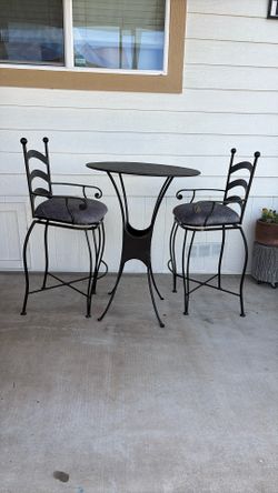 Nice Metal  Bistro Table And Two Chairs.
