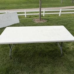 6 foot Portable Table with Foldable legs