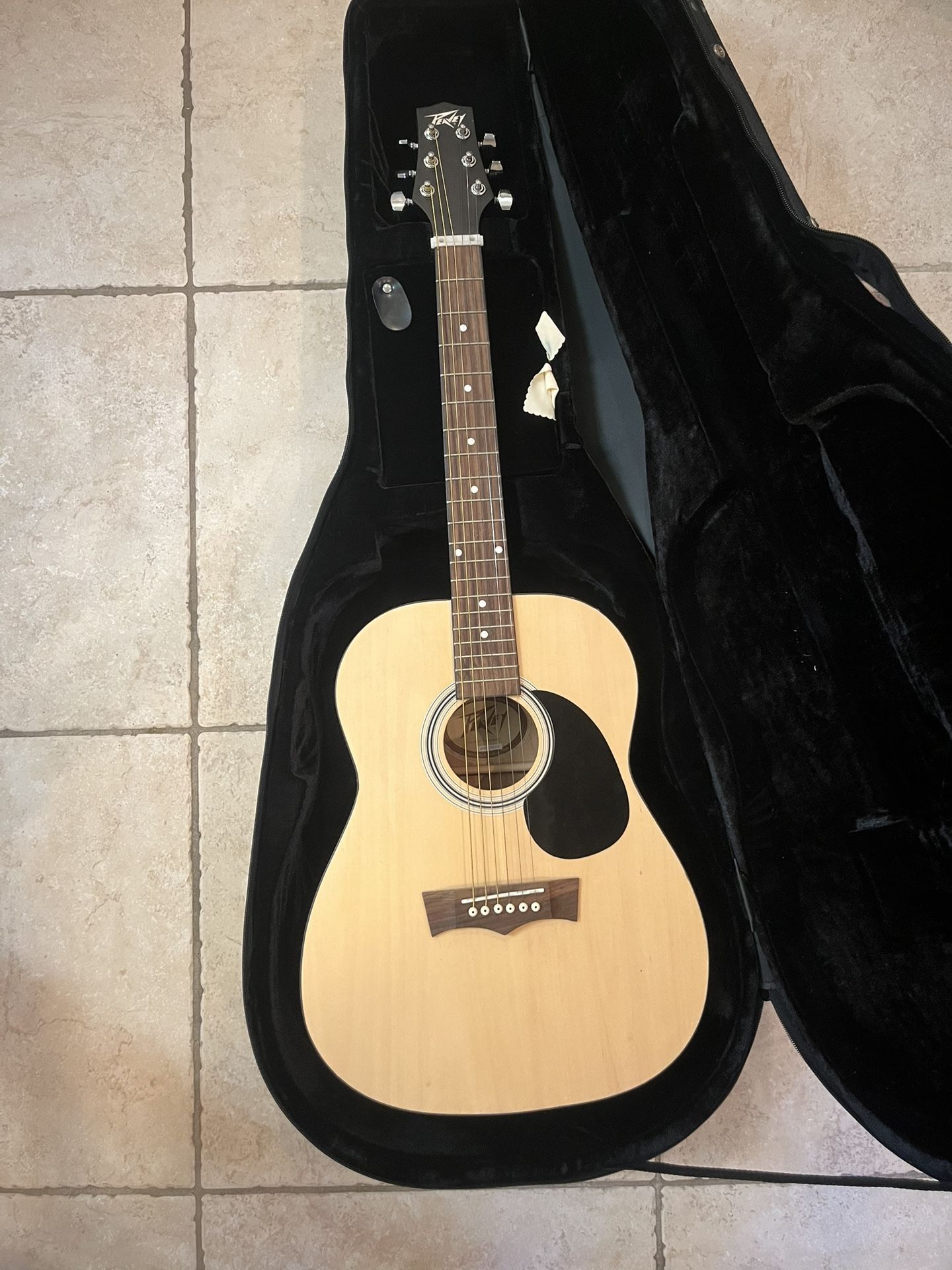 Peavey Acoustic Guitar W/ Dreadnought Hardshell Case
