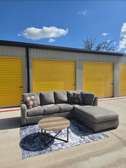 🚚 Free Delivery (Pristine) – Ashley Furniture Sectional Sofa – $425