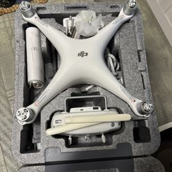 DJI Phantom 4 Drone – Complete Set – Great Condition