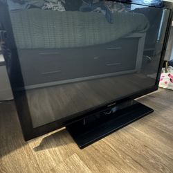 Samsung 42” Plasma TV + Remote