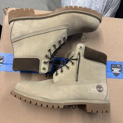 Men’s Timberland Boots 12M light tan / beige nubuck or suede with a darker brown padded collar