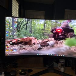 Curved gaming monitor 