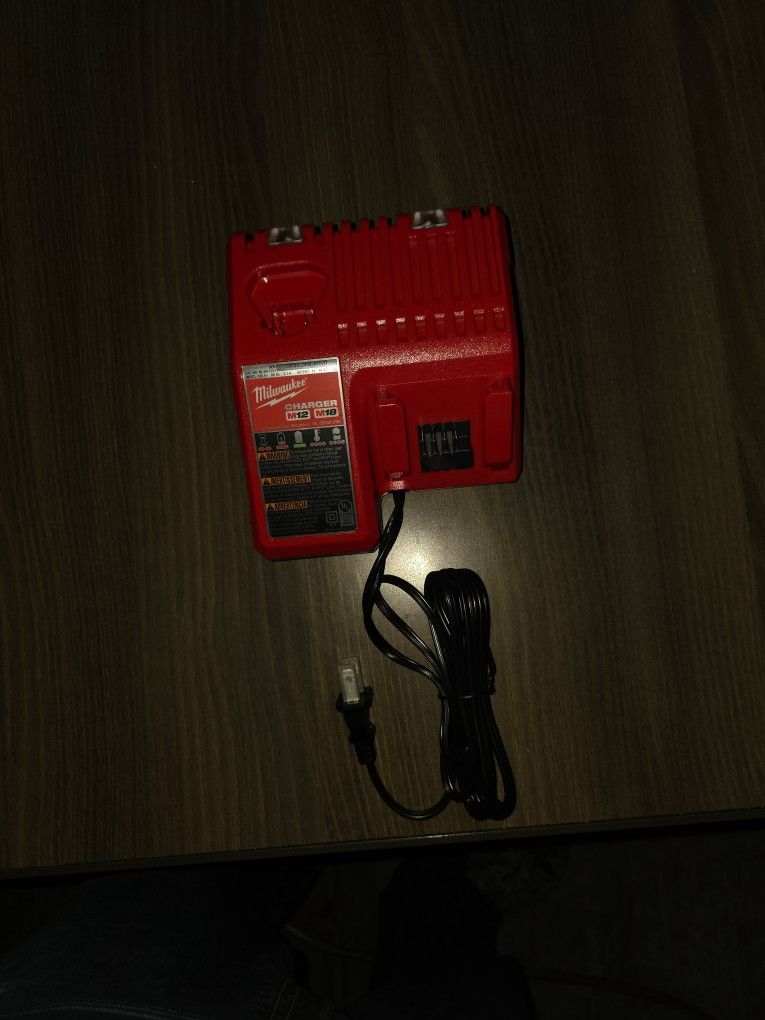 Milwaukee Charger M12 And M18