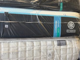 Tempur-Pedic LuxeBreeze Medium Hybrid Mattress