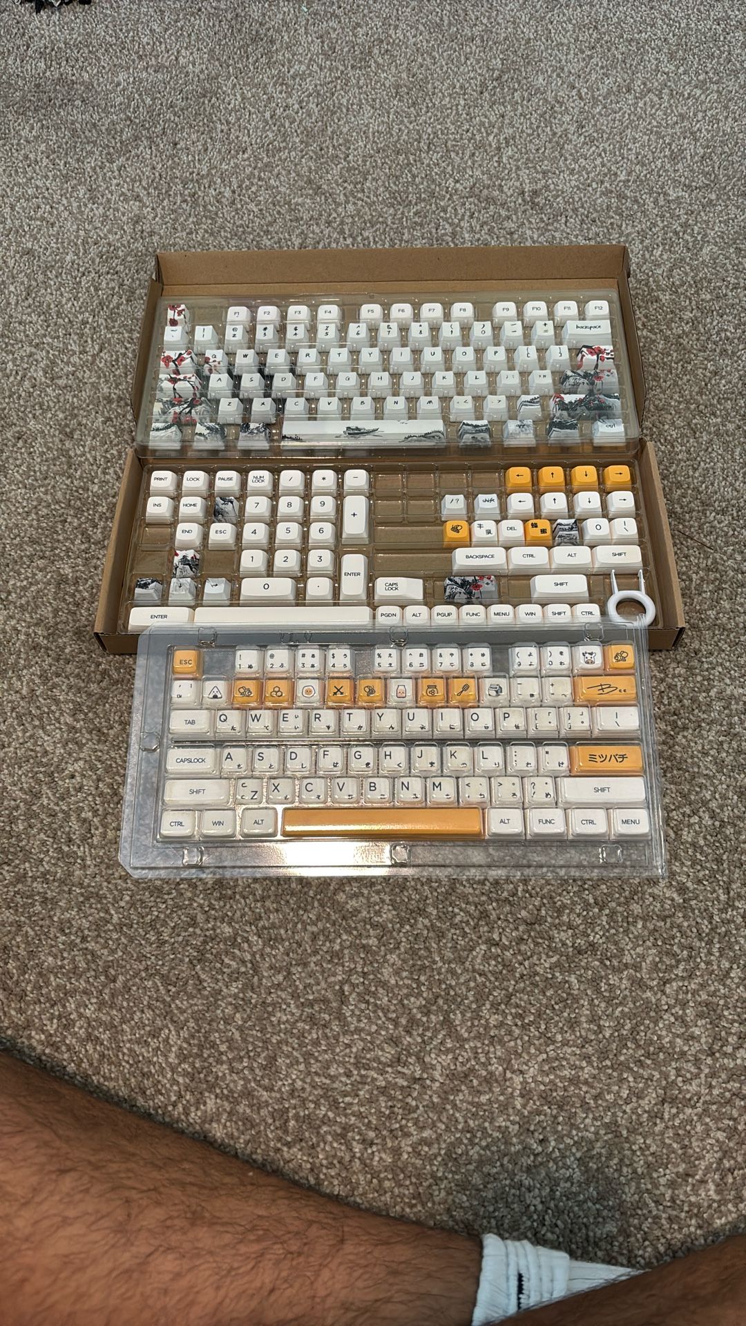 2 sets of key caps
