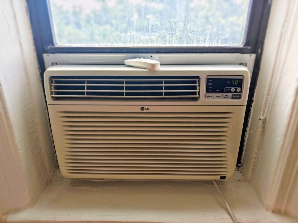 LG LW1212ER Air Conditioner (12,000 BTU)