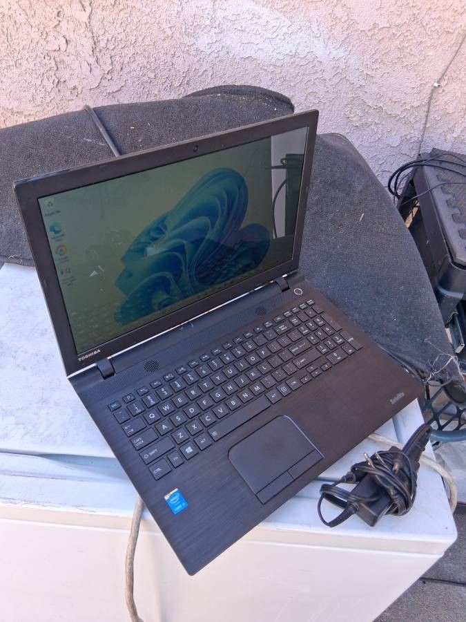 Toshiba 15.6" inch. Laptop. Windows 11, 1TB Stogage - $160