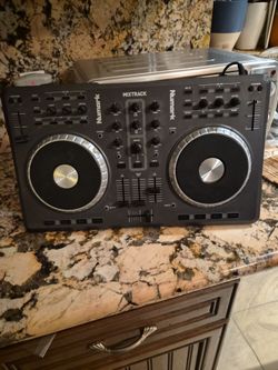 Numark Mixtrack Digital DJ Controller