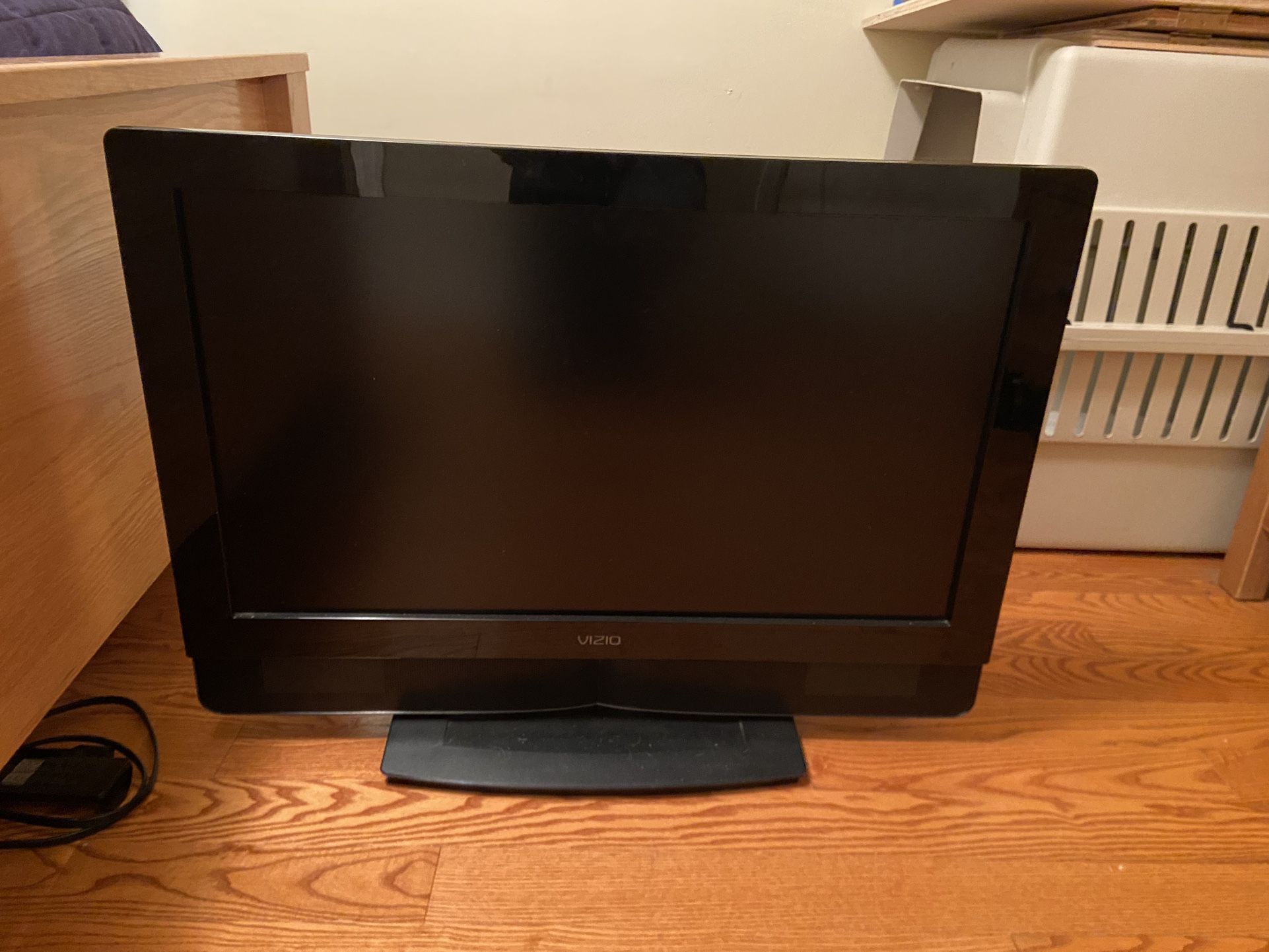 VIZIO VW32LHDTV40A 32Inch Class HD 720 p HDTV, Black for Sale in