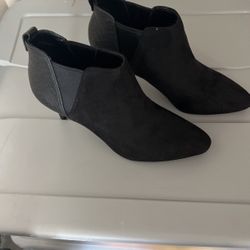 8.5 Women Boots 