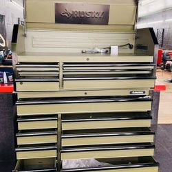 Husky Heavy Duty 52 in. W 15-Drawer Matte Army Green Rolling Tool Chest Combo. New! Open box item. $800 Price is firm.  Location: Arlington  Se Habla 