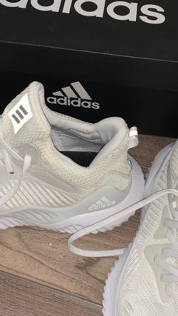 Adidas woman’s sneakers size 7 1/2