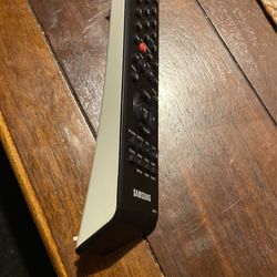 SAMSUNG-00051A- DVD/VCR Combo  ( Just Remote )