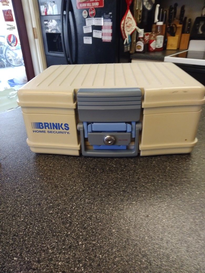 BRINKS. HOME SECURITY. SAFE. 3 NEW KEYS