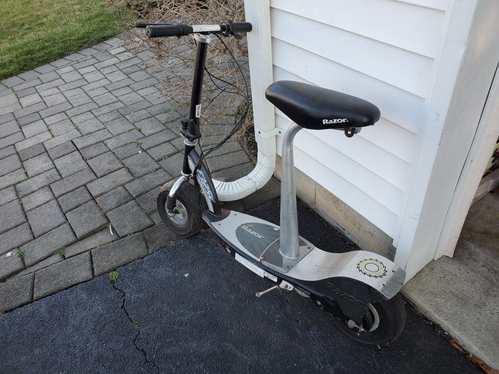 Razor E325 Fast Model Electric Scooter 