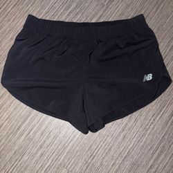 NWOT New Balance Accelerate Short 5 Inch Black Women’s Large