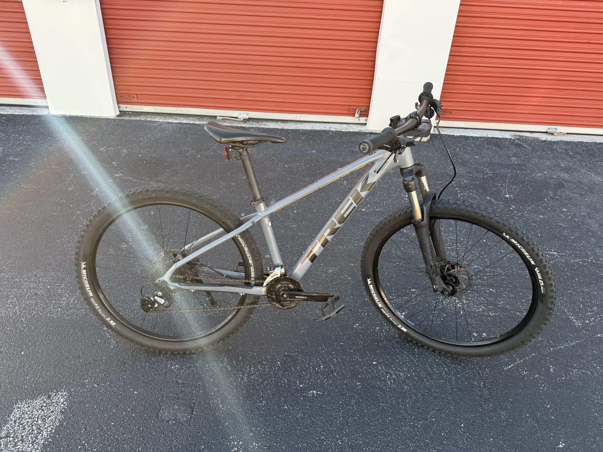 Trek Marlin 6 Small Frame 27.5 Inch Wheels 
