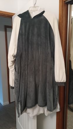 Win home Blanket Coat..Med Plus $15