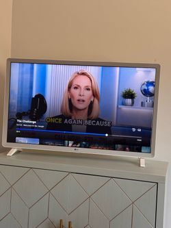 32 inch white LG TV in perfect condition