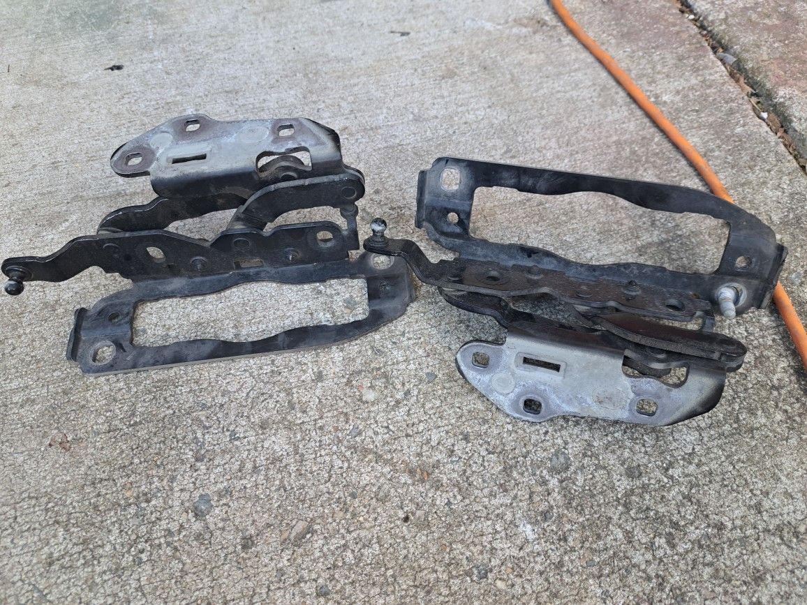 08-14 Mercedes-Benz C Class W204 Hood Hinges Black