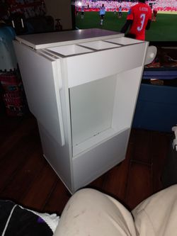 Storage cart with compartments