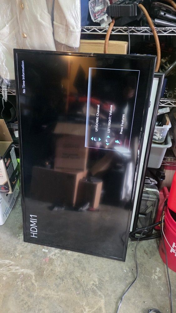 Smart TV Samsung 50 inches with remote control is fully functional