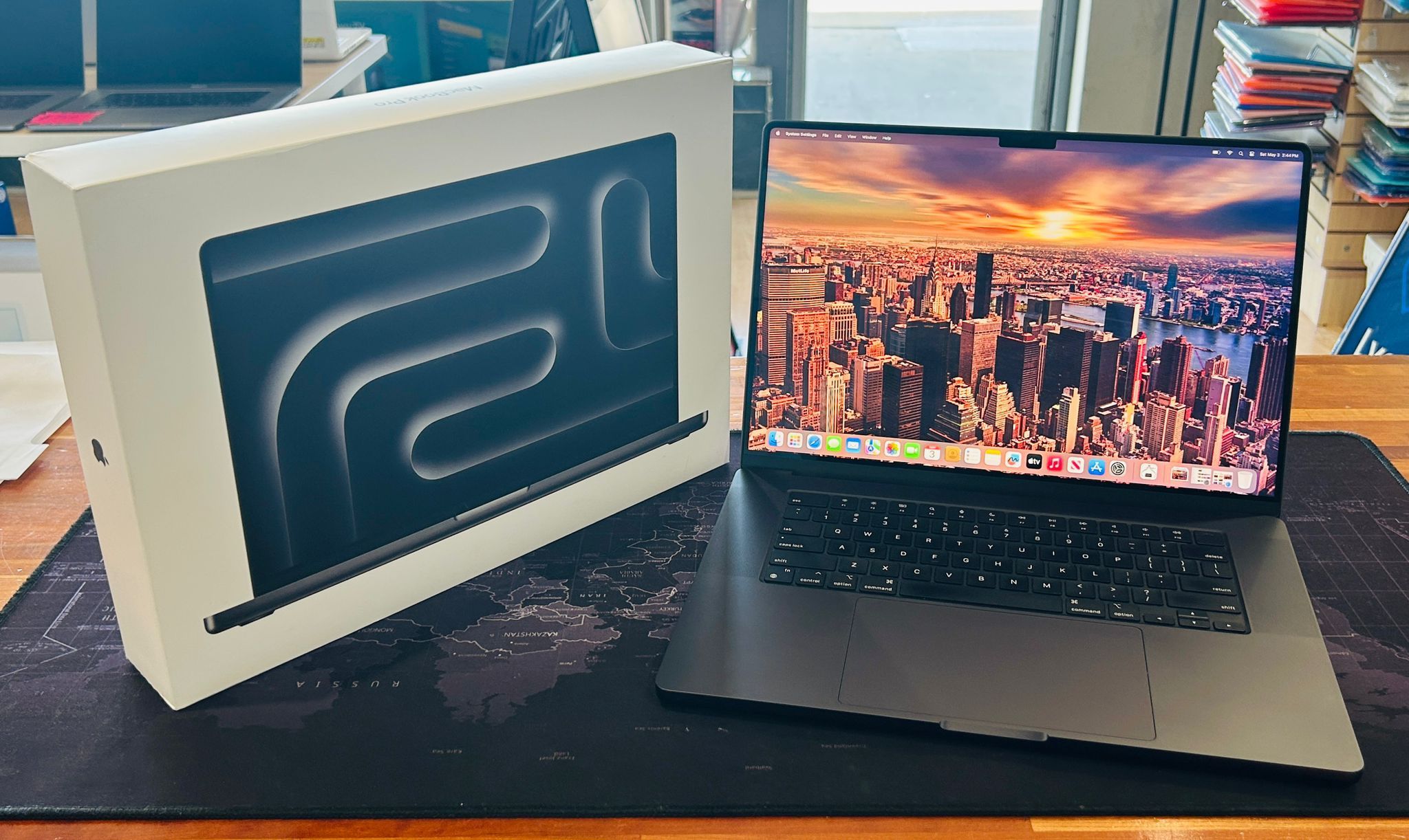 Apple MacBook Pro 16” M3 PRO 36GB RAM 500GB SSD IN BOX Like New