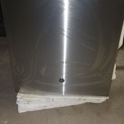 GE Profile Dishwasher (Not Working) 