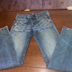 Rock &.Republic  Flare Jeans Digitally Mastered  USA  SIZE 29X32.  98% Cotton 