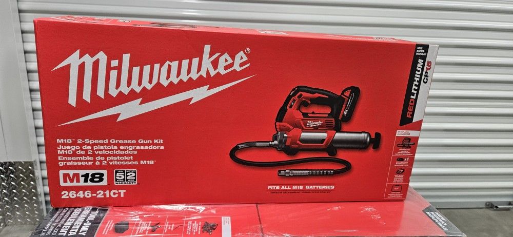 Milwaukee M18 2-Speed Grease Gun Kit