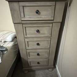 $200 Tall Drawer! Must Go ASAP 